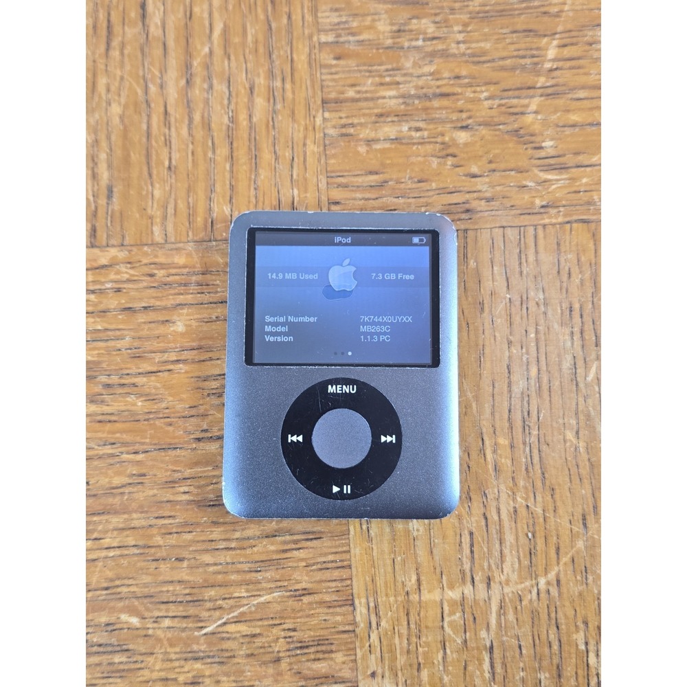 Apple iPod Nano 3rd Generation 8GB Gray A1236 Digital Media Player - FLAWS